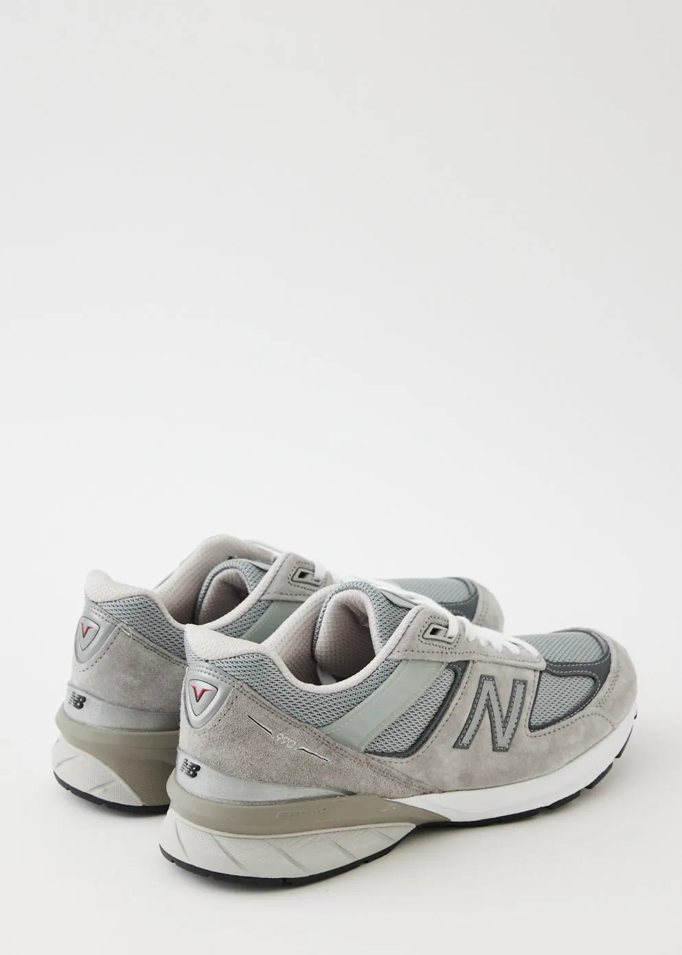 990v5 Sneakers