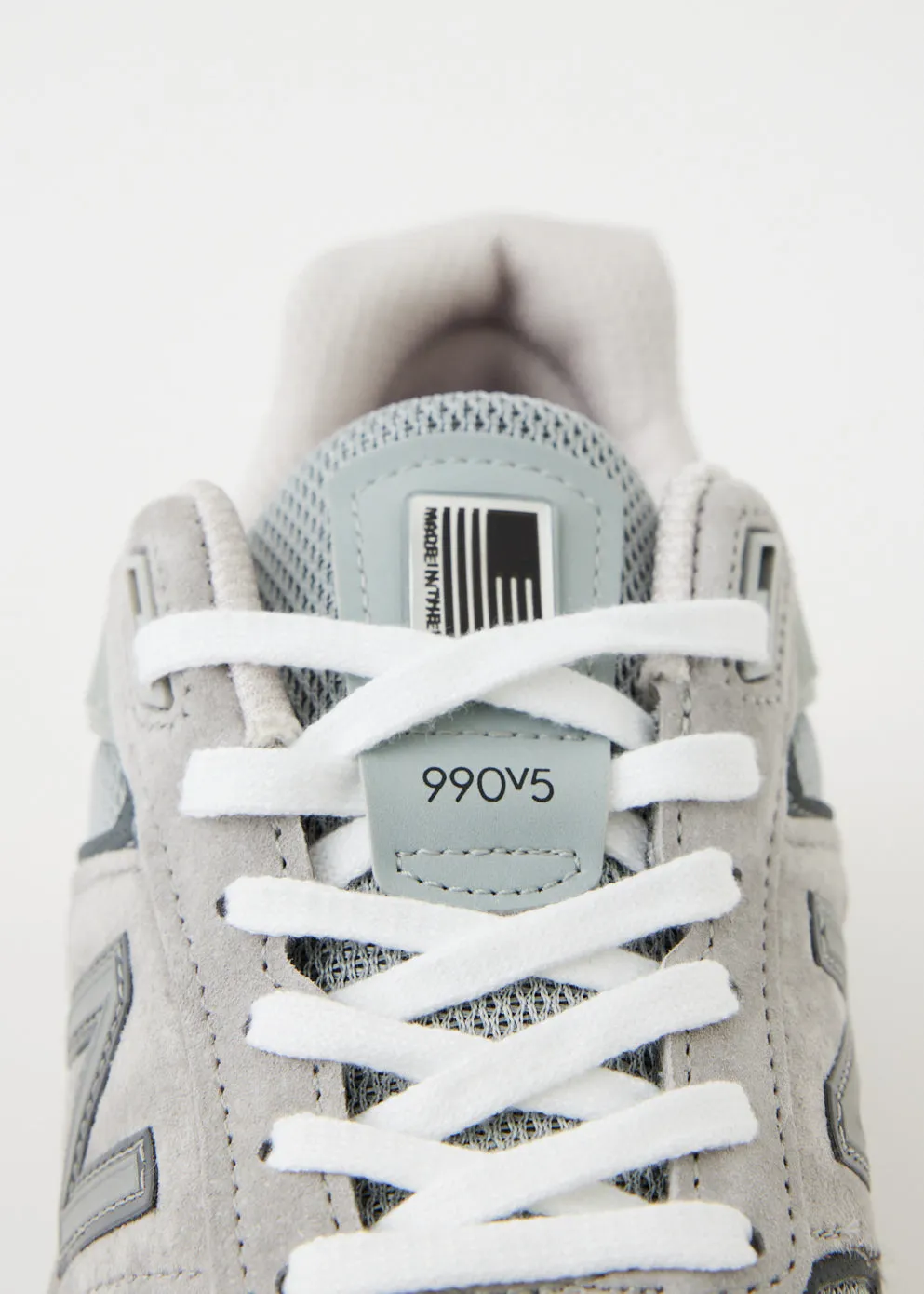 990v5 Sneakers