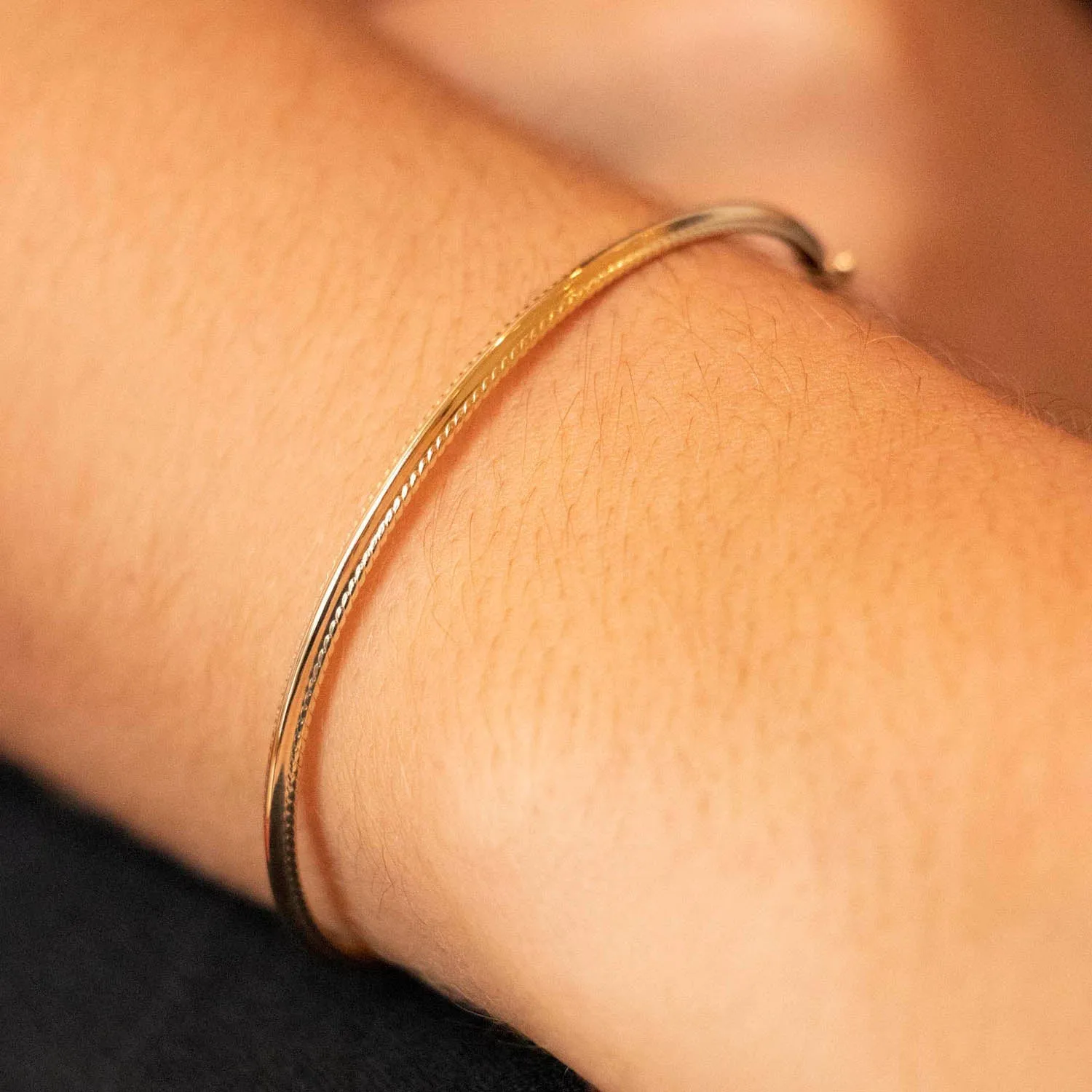 9K Yellow Gold 6mm Patterned-Edge Bangle