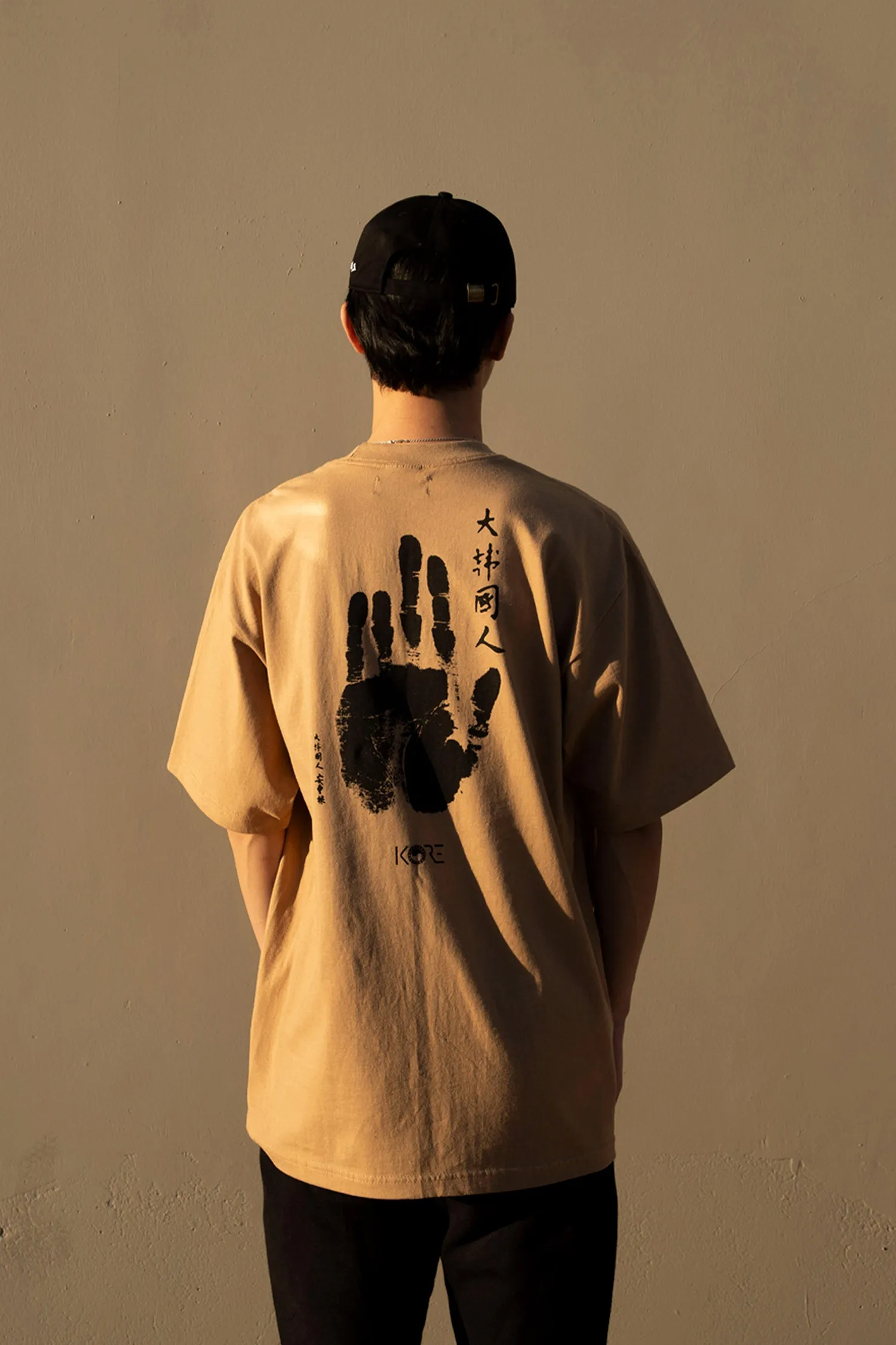 AHN HANDPRINT TEE (KHAKI)