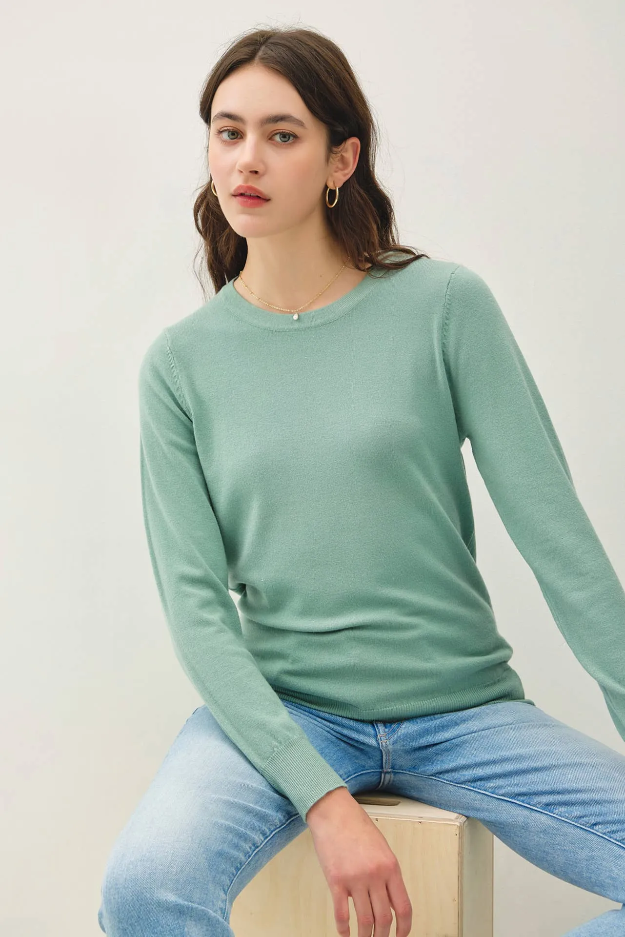 BASIC CREW NECK SOFT KNIT SWEATER