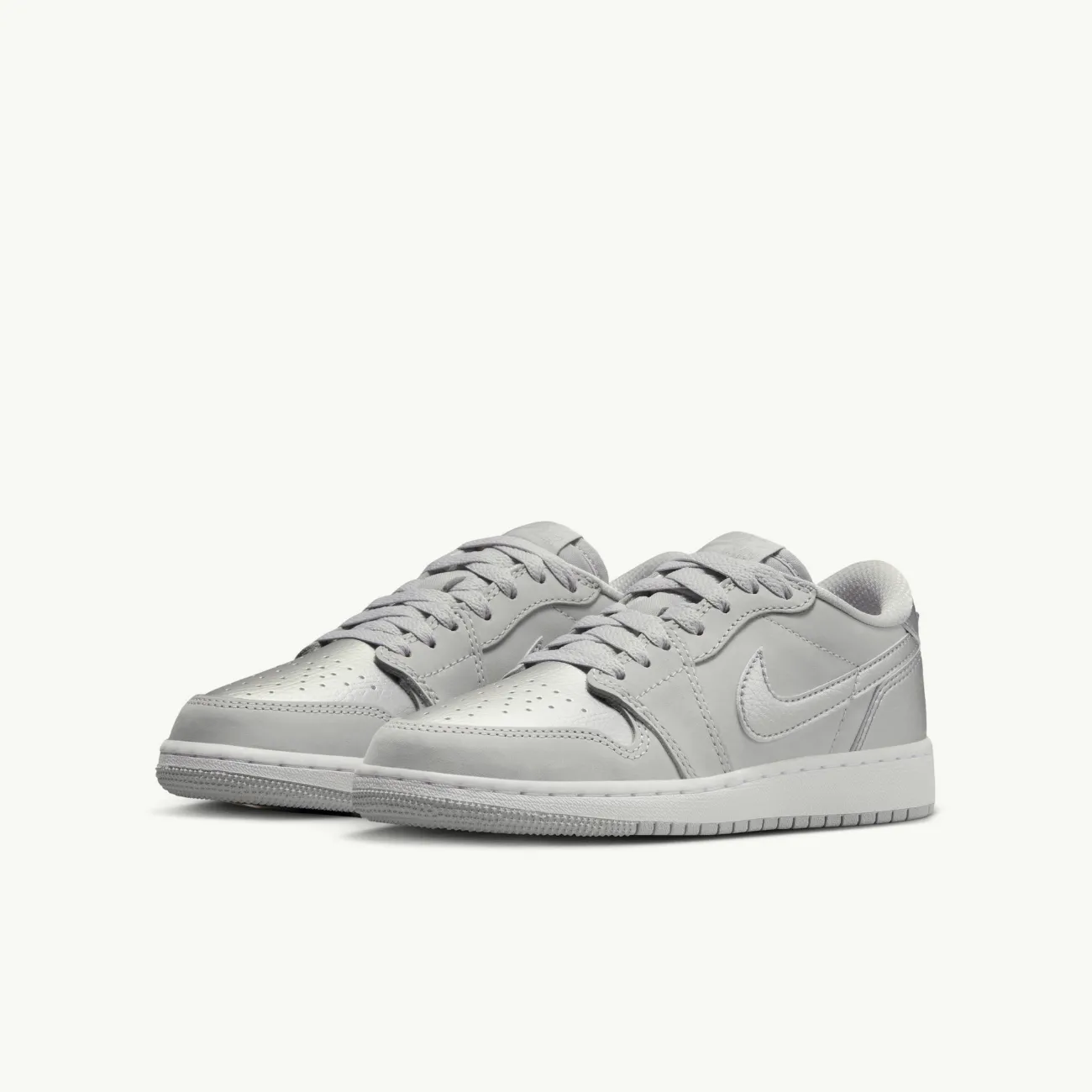 Grade School Air Jordan 1 Retro Low OG - 'Metallic Silver'