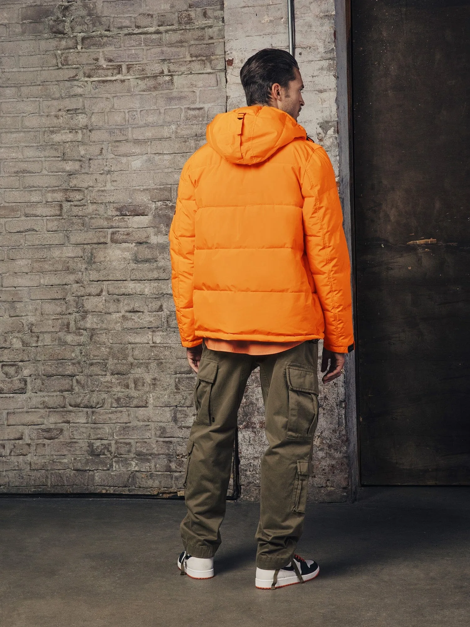 HOODED PUFFER JACKET (SEASONAL)