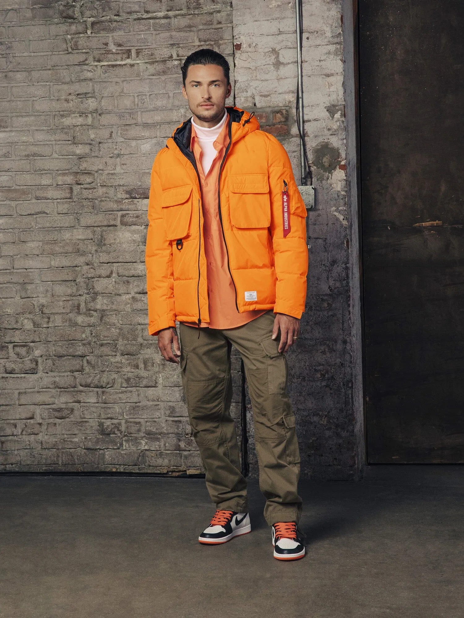 HOODED PUFFER JACKET (SEASONAL)