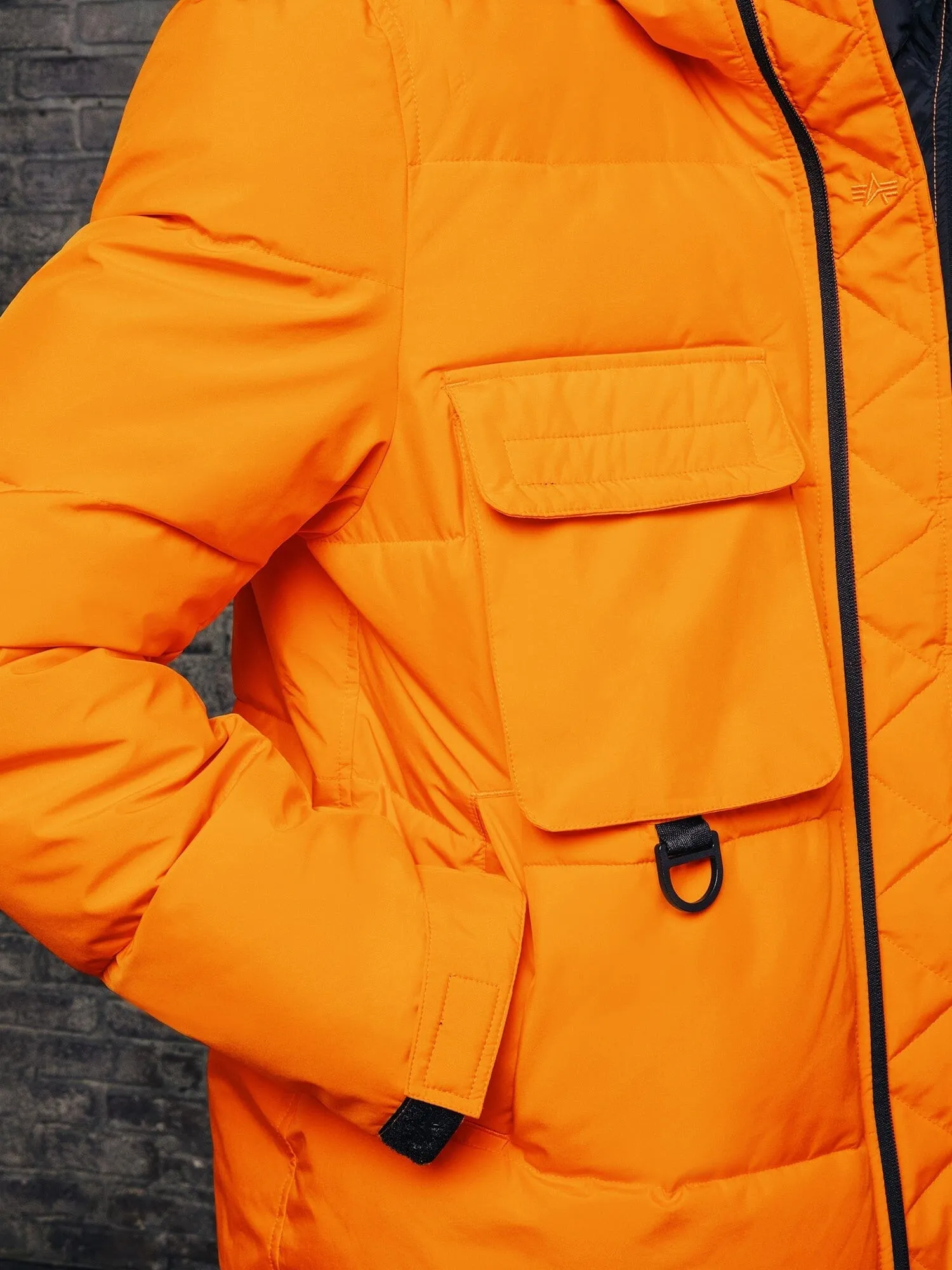 HOODED PUFFER JACKET (SEASONAL)