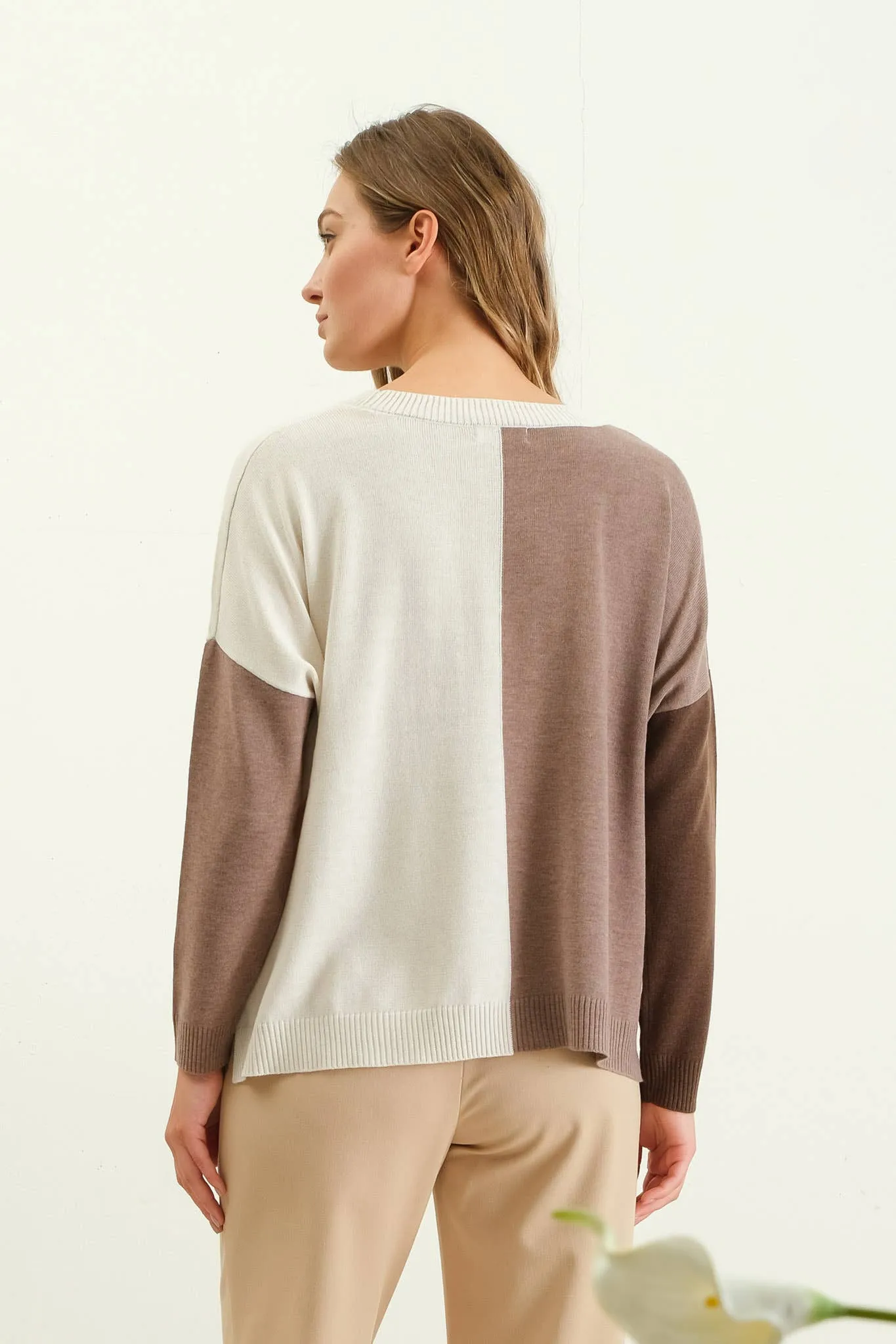 RELAXED COLORBLOCK SWEATER