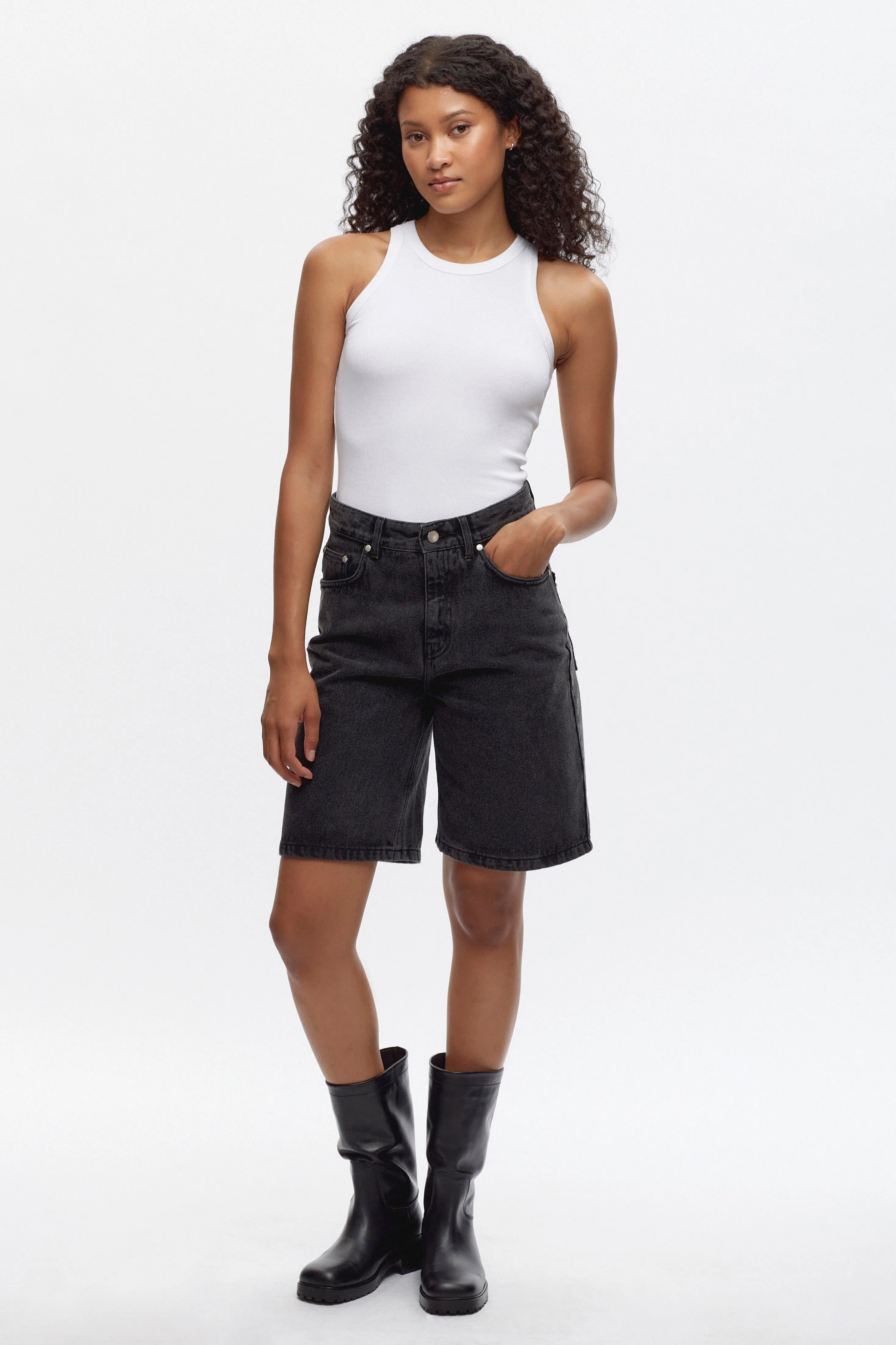 Unisex Antifit Denim Shorts in Washed Black